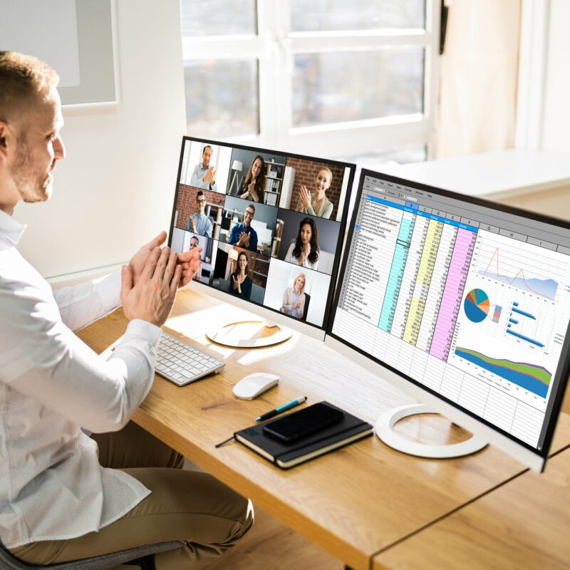 homme chemise visioconference