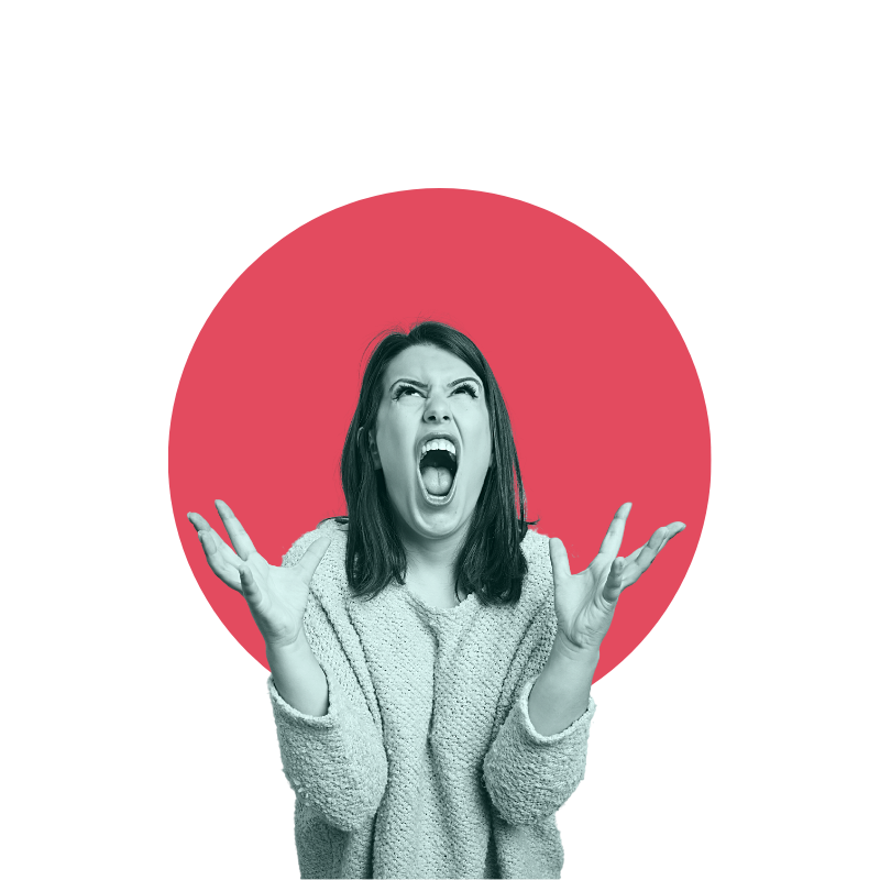 femme insatisfaite crie mains en l'air