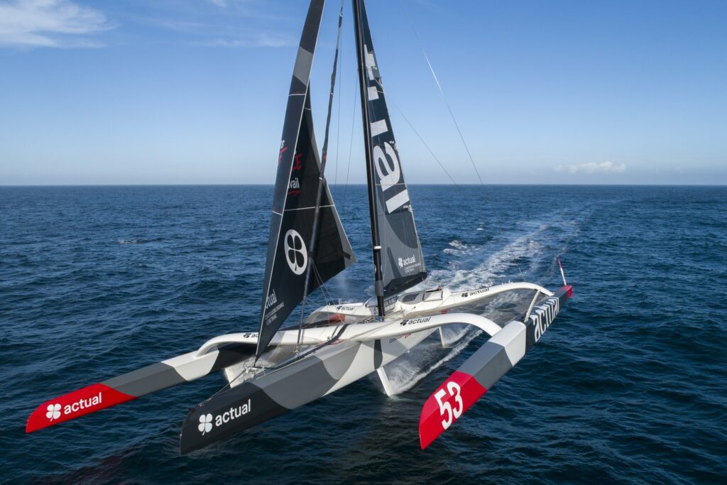 bateau trimaran actual océan