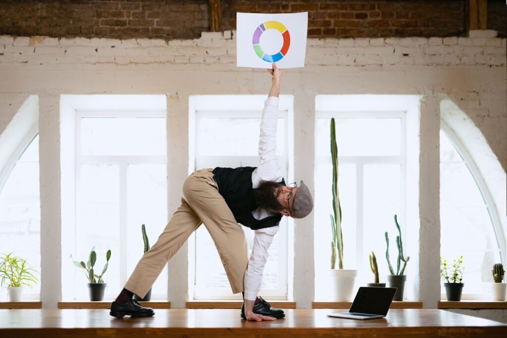 homme barbu sur bureau document performance commeciale