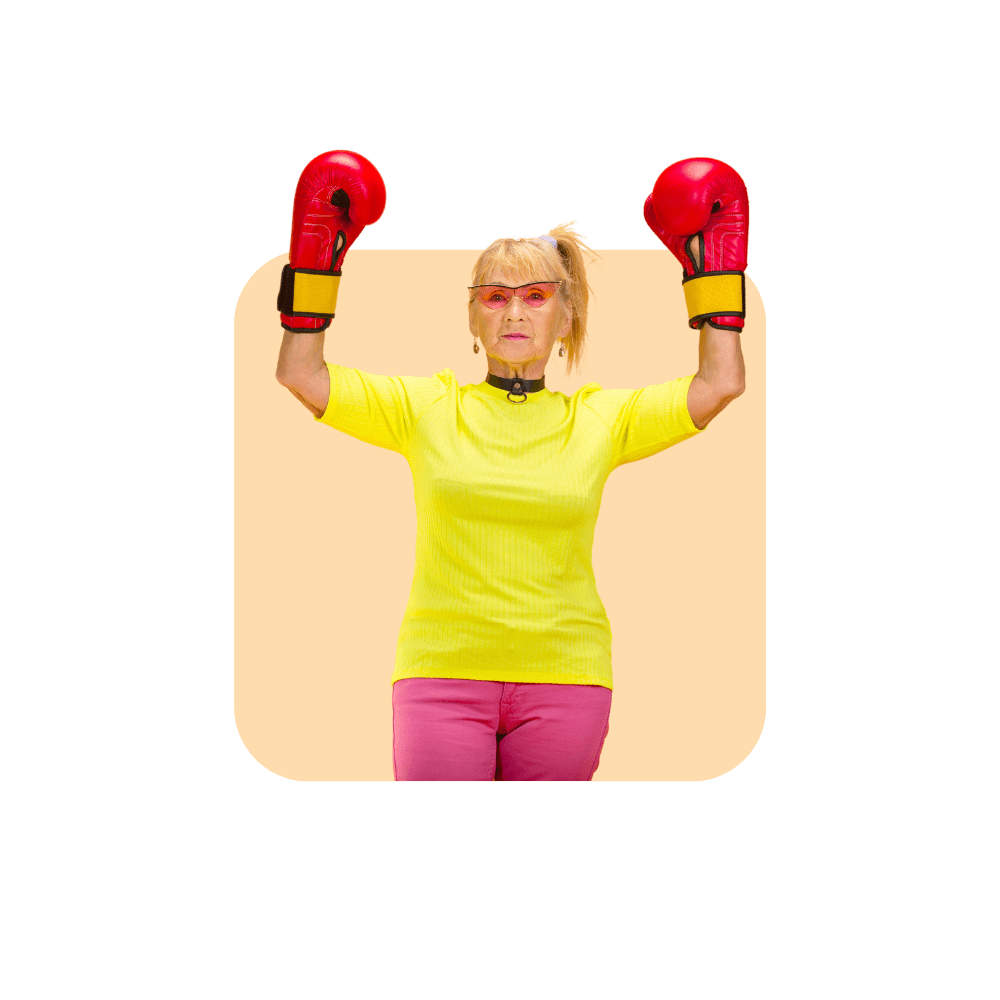 Mamie avec gants de boxe sur fond oranger améliorer la relation client