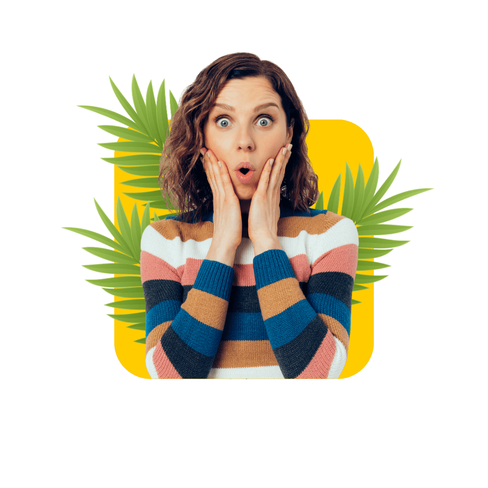Femme avec pull multicolore étonnée avec mains sur visage sur fond jaune et feuilles - gestion des incivilités